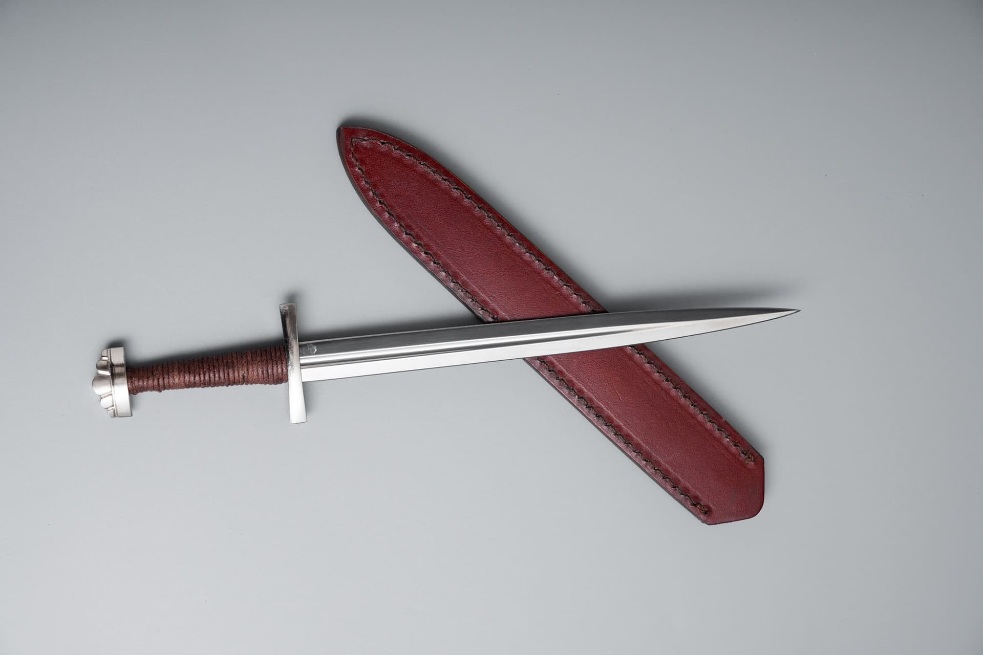 Wikinger Dolch / Brieföffner mit Scheide und Ständer