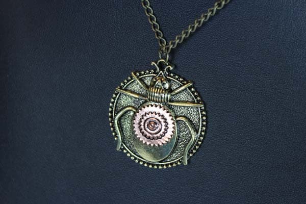 Steampunk Anhänger mit Kette - großer Käfer