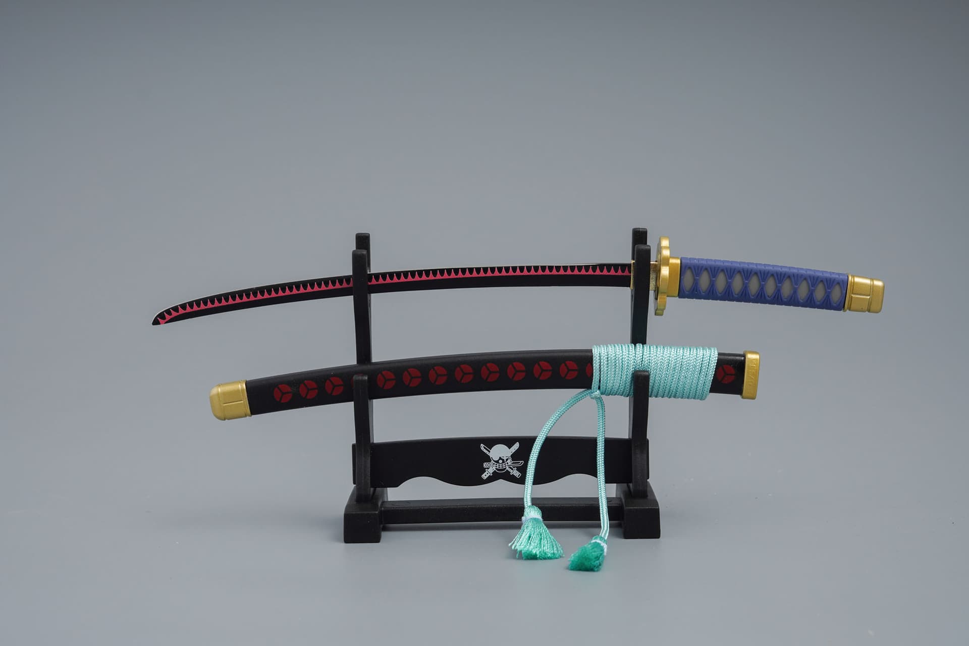 One Piece: Zoro's "Shuusui" Mini-Katana Brieföffner – Geschenk-Set in Holzbox