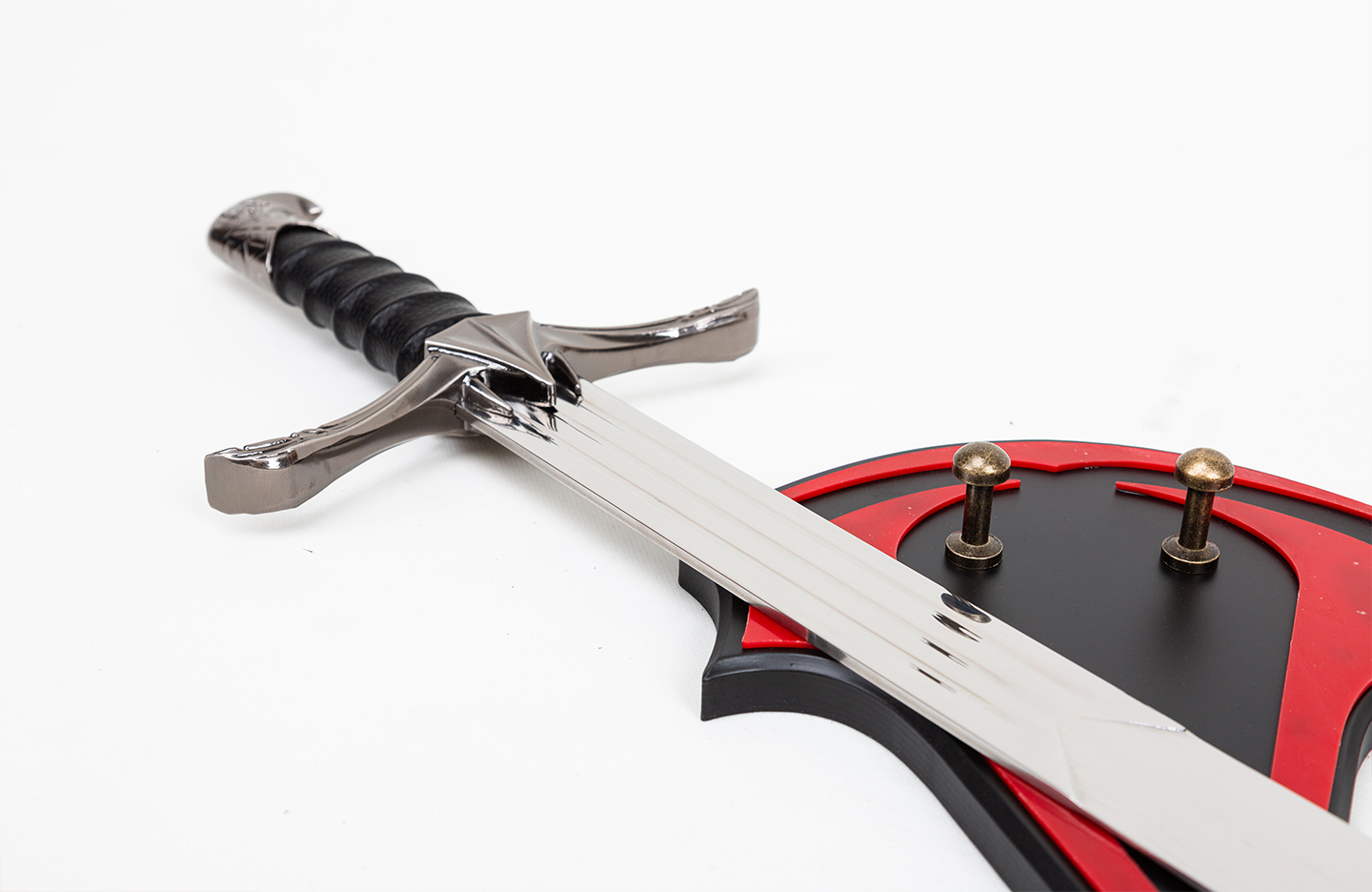 Assassin's Creed: Sword of Altaïr – 38.2" Steel Replica with Wooden Plaque