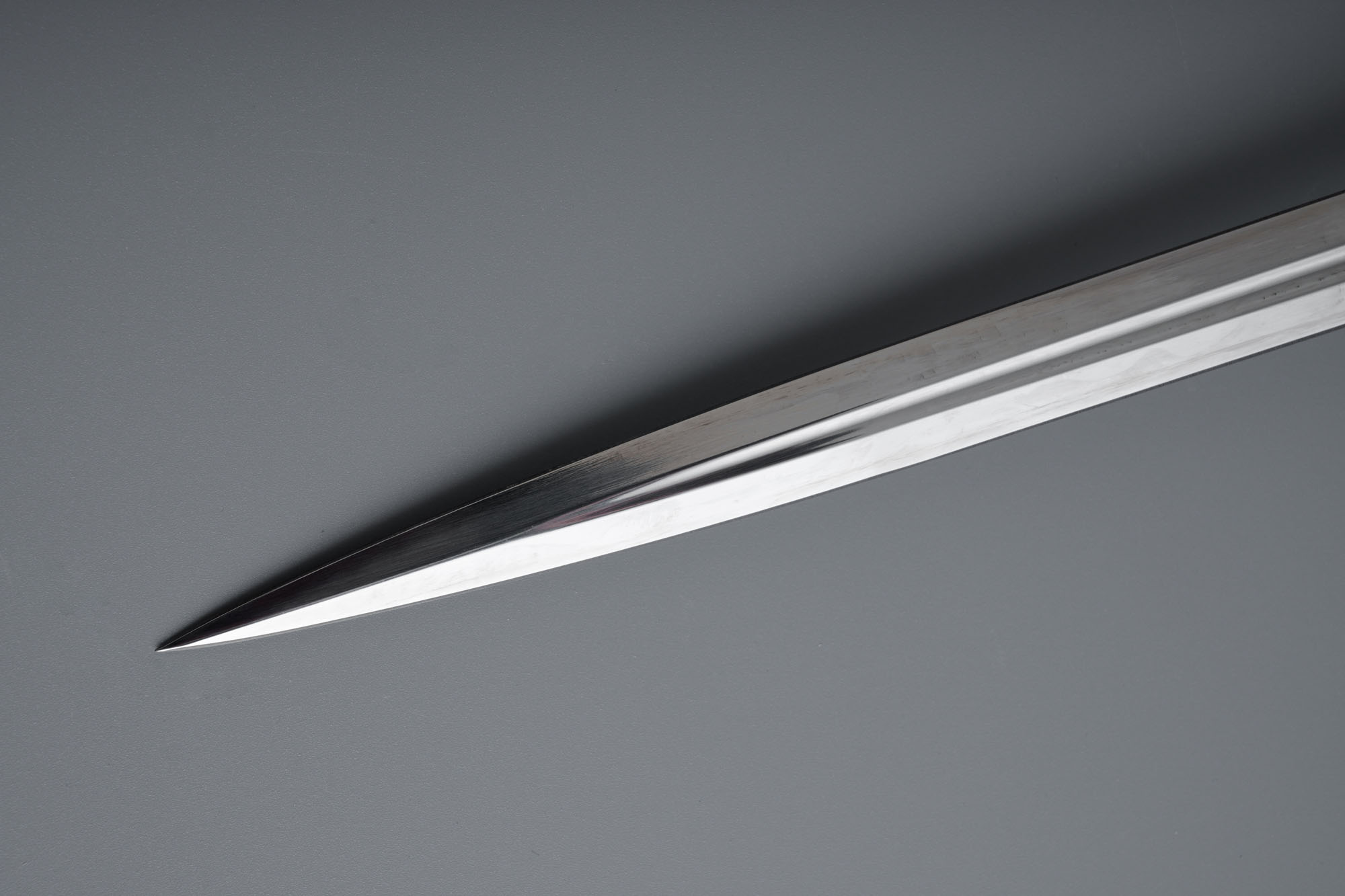 Mittelalterlicher Dolch / Brieföffner mit Scheide und Ständer