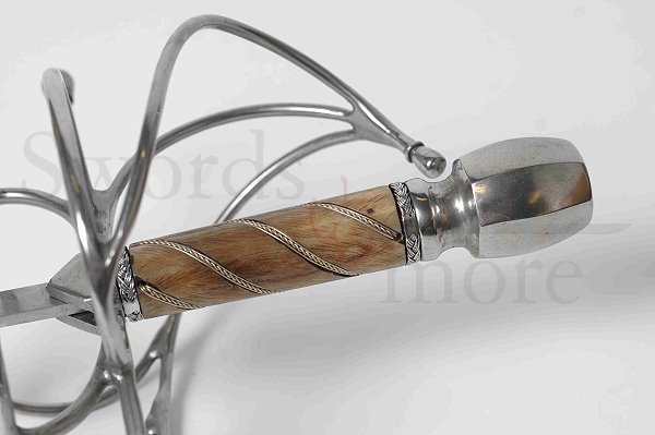 Degen mit drei Ringen