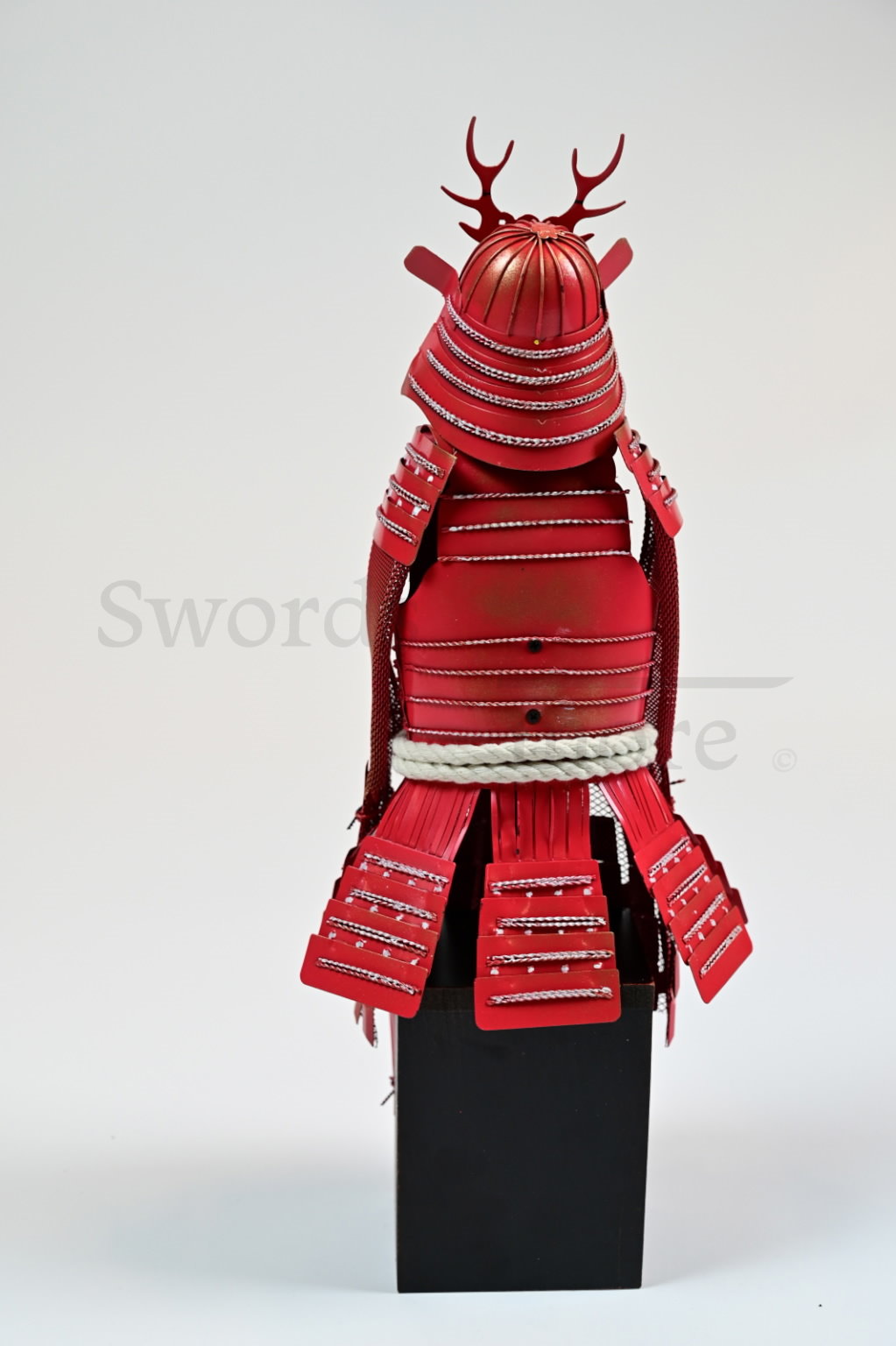Japanese samurai armor miniature, red
