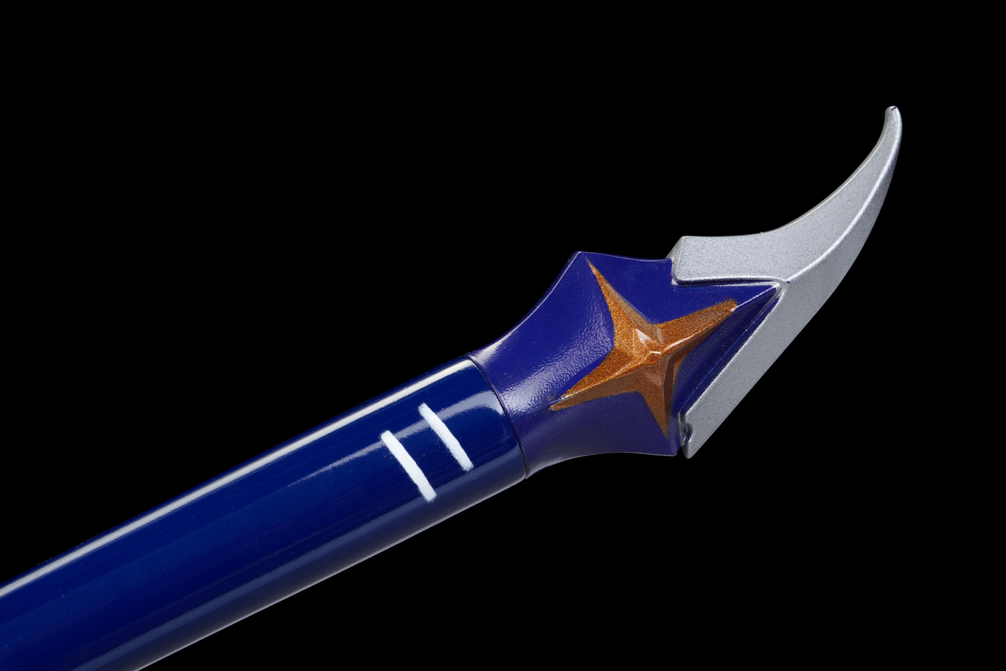 Solo Leveling: Sung Jin-Woo Zwillings-Schwerter Set (70cm) – Inkl. Wanddisplay