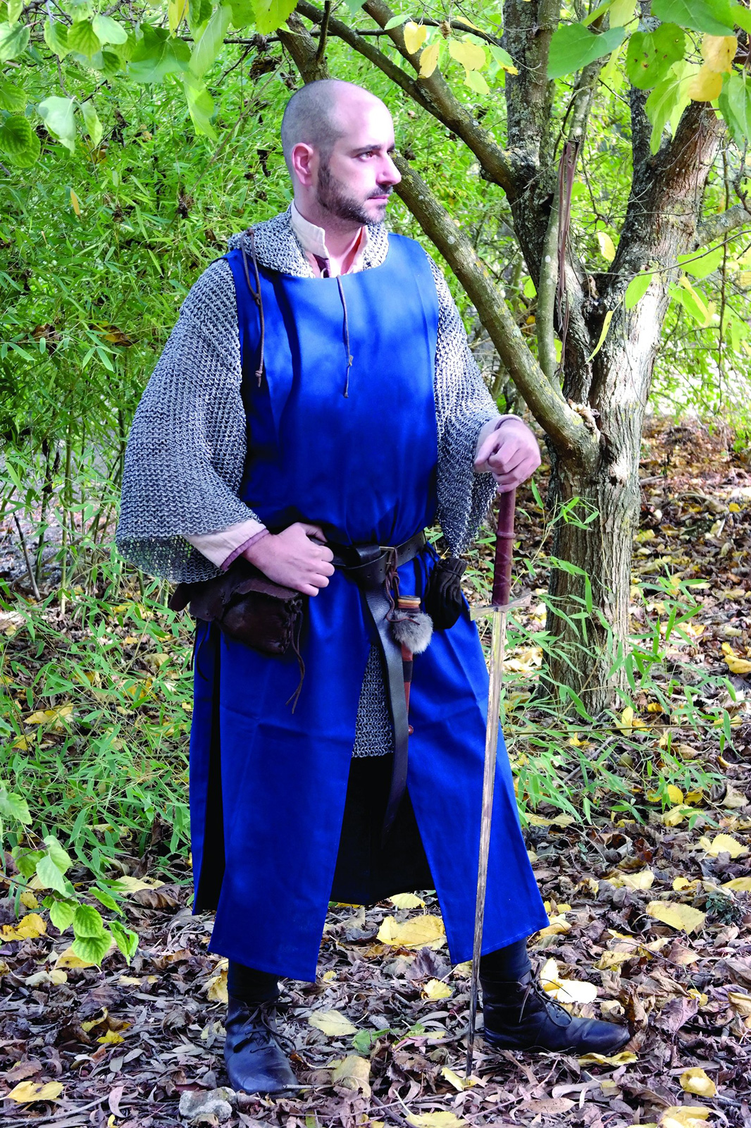 Long medieval tunic with slit - blue