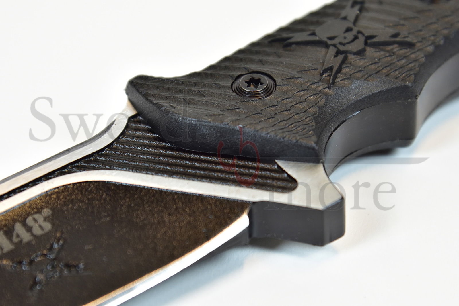 M48 Liberator Messer mit festgestellter Klinge und Scheide