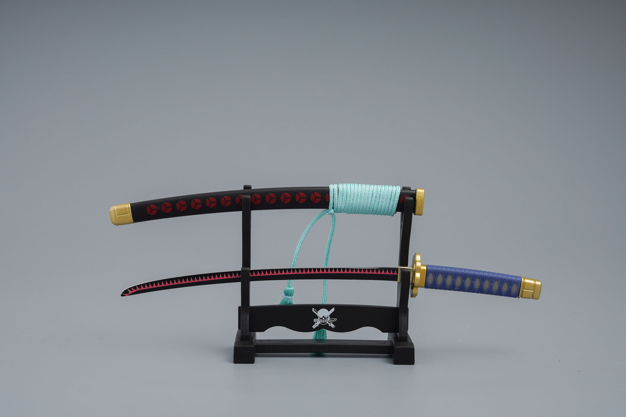 One Piece: Zoro's "Shuusui" Mini-Katana Brieföffner – Geschenk-Set in Holzbox
