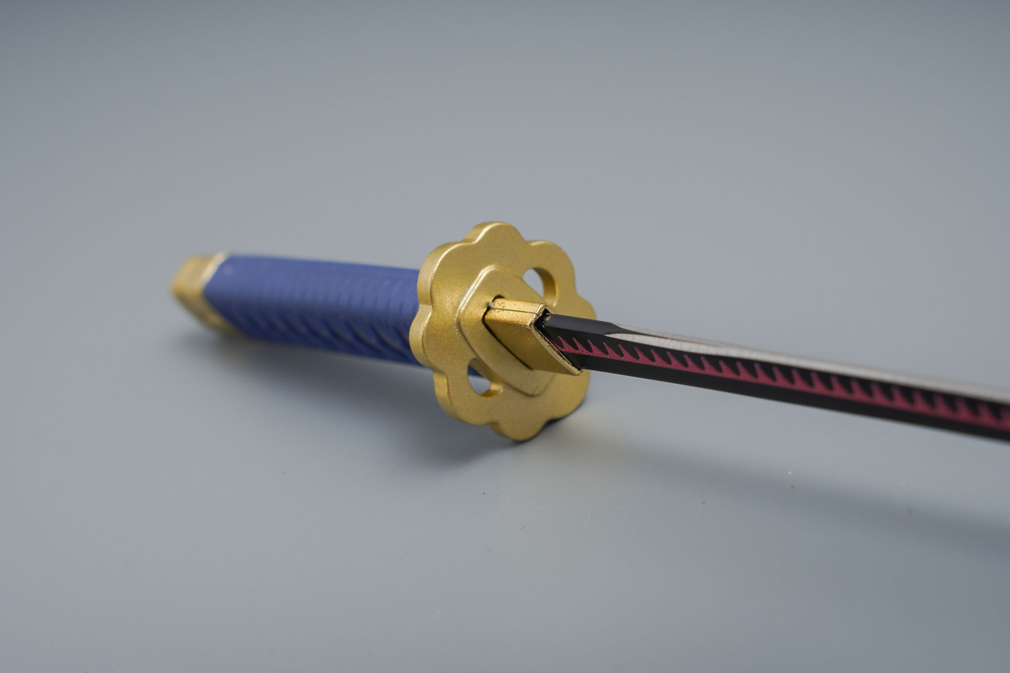 One Piece: Zoro's "Shuusui" Mini-Katana Brieföffner – Geschenk-Set in Holzbox