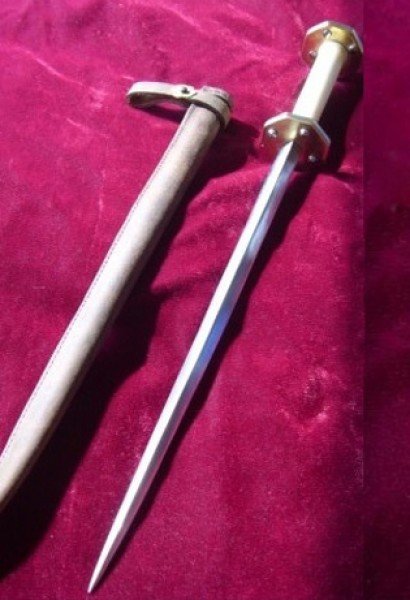 Late 15th Century Warwick Dagger with a square