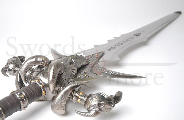 Warcraft - Frostmourne Schwert - Replik mit Wanddisplay Warcraft - Frostmourne Schwert - Replik mit Wanddisplay