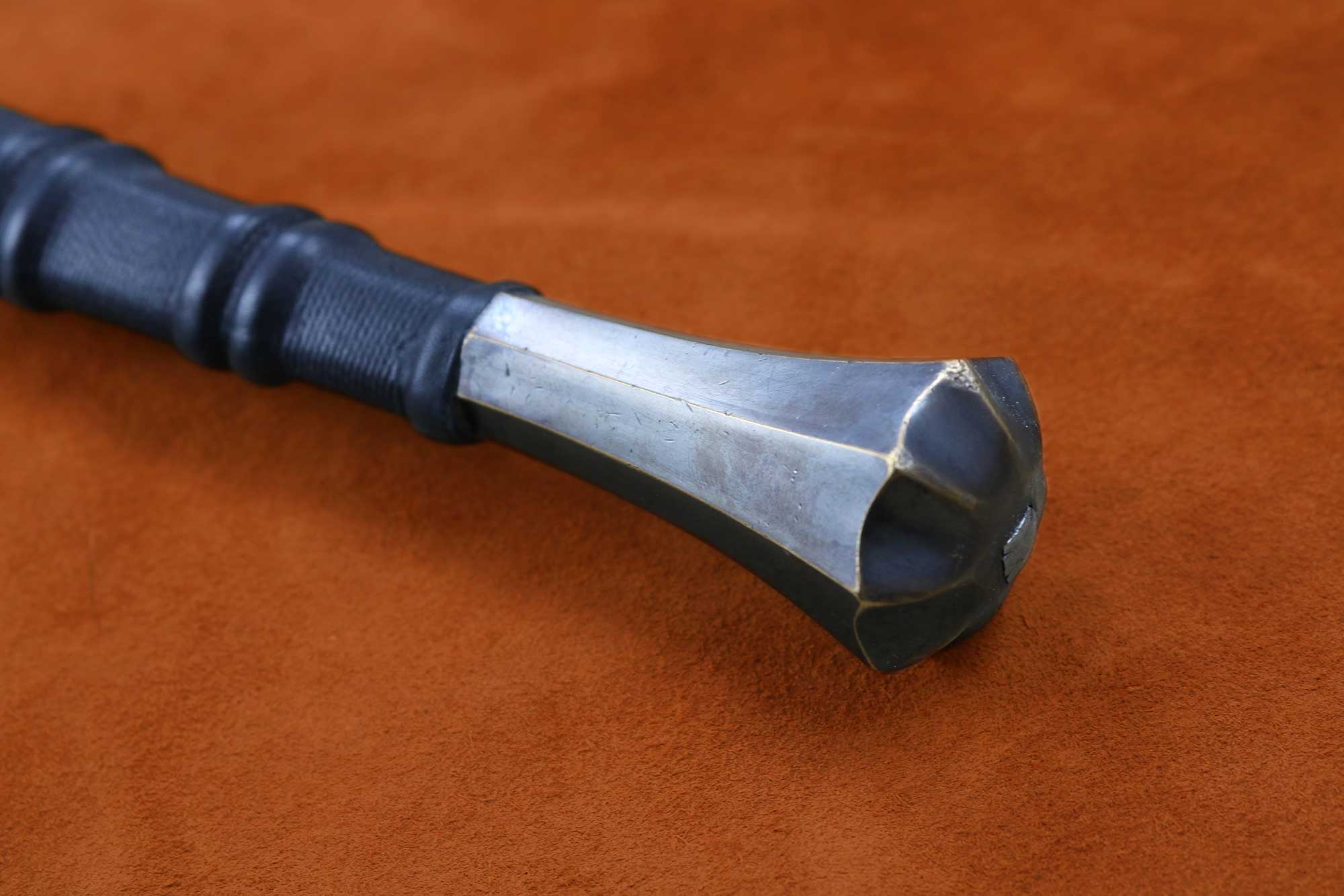 Eindride Schwert mit Klinge aus gefaltetem Stahl