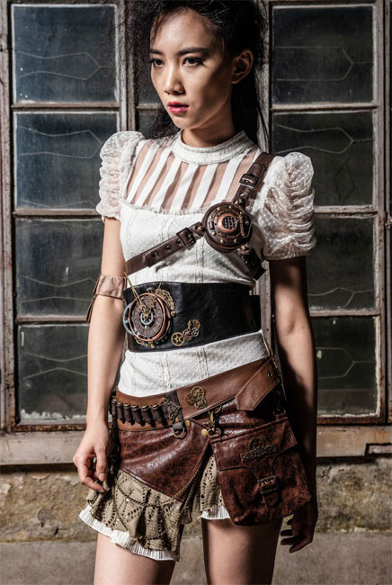 Steampunk belt with clock, black
