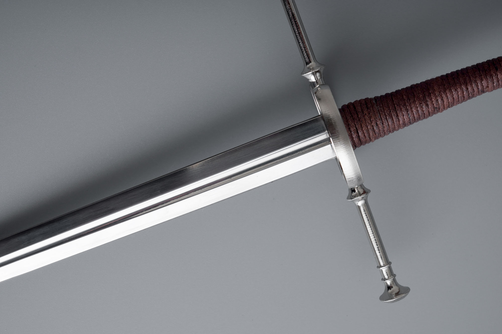 Mittelalterlicher Dolch / Brieföffner mit Scheide und Ständer