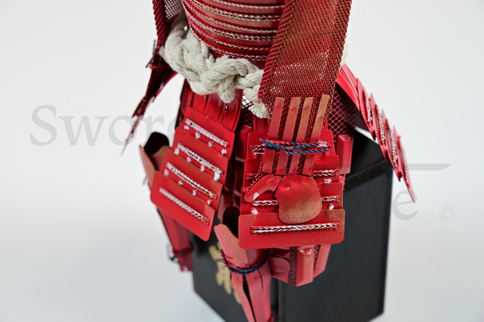 Japanese samurai armor miniature, red