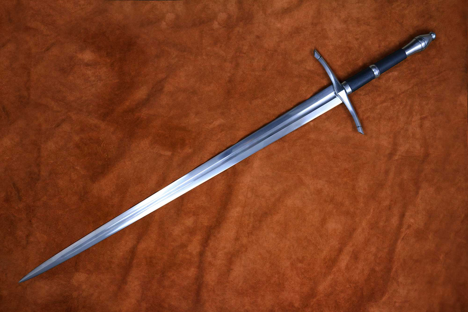 Waldläufer Schwert mit Klinge aus gefaltetem Stahl