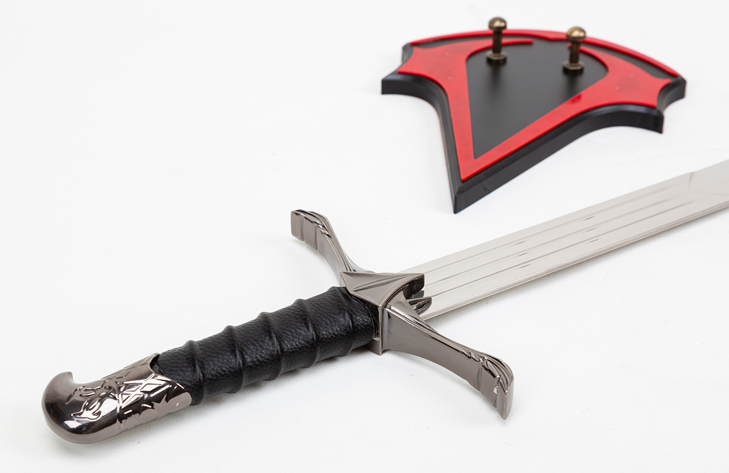 Assassin's Creed: Sword of Altaïr – 38.2" Steel Replica with Wooden Plaque