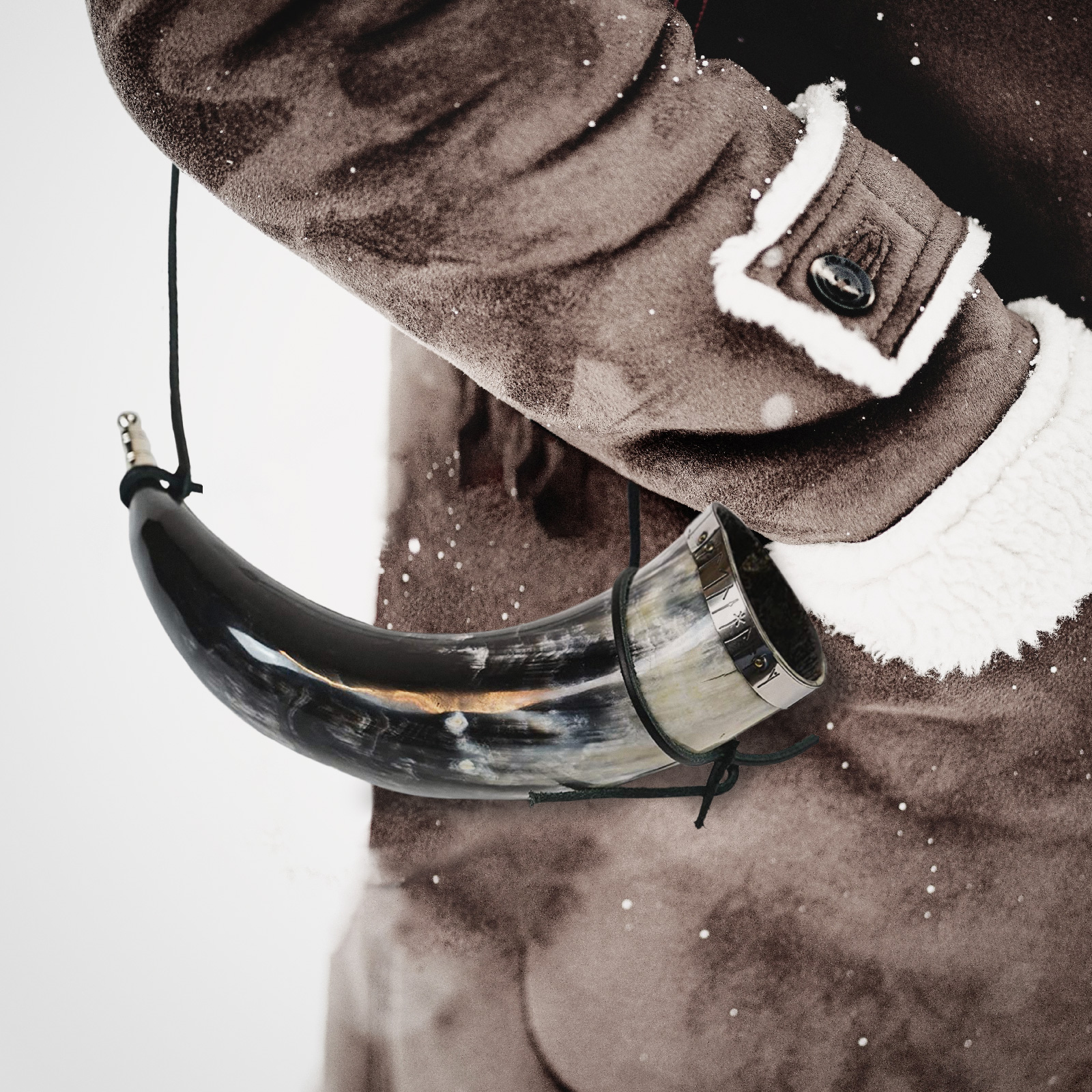 Wikinger Runen Horn mit Lederband