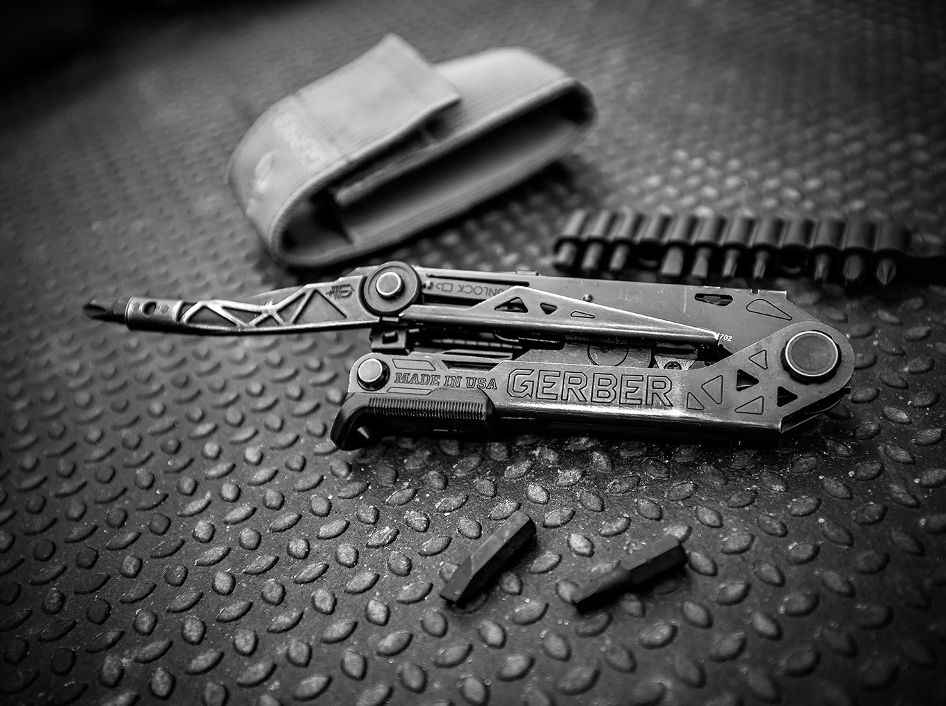 Center-Drive - Schwarz, Bit-Set, Molle-Kompatible Scheide