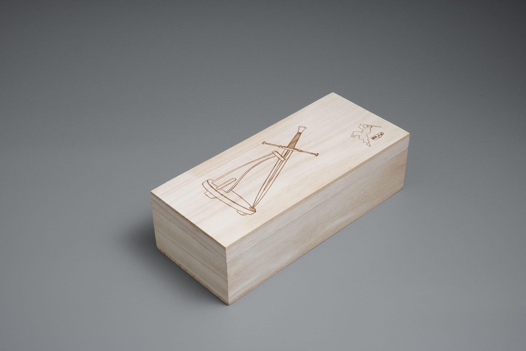 Mittelalterlicher Dolch / Brieföffner mit Scheide und Ständer