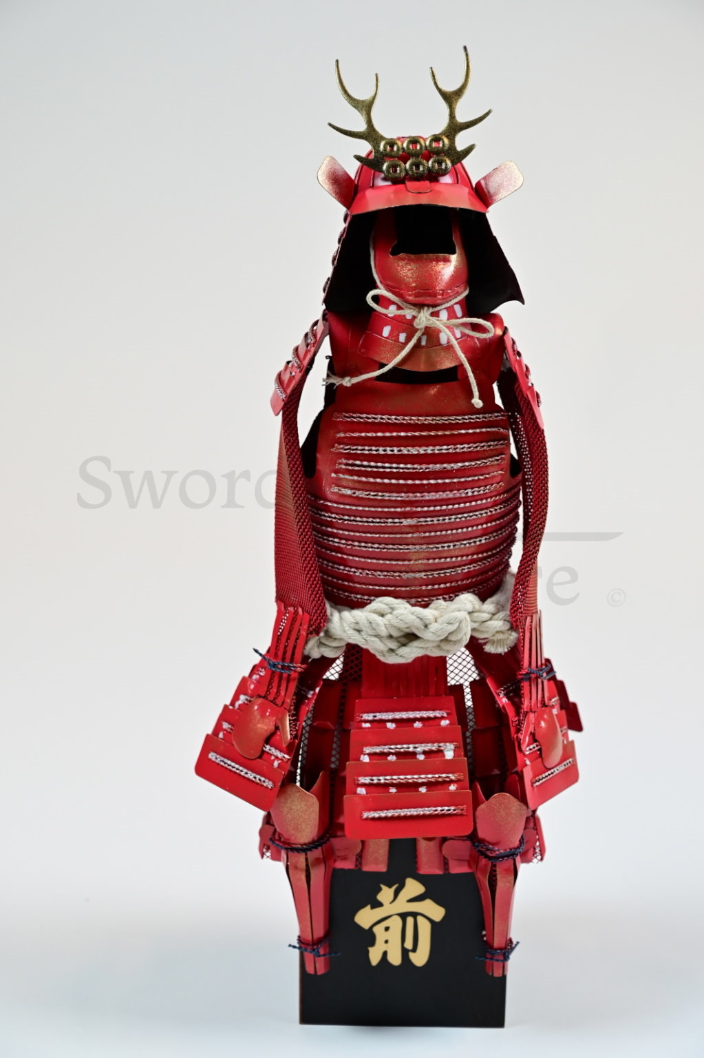 Japanese samurai armor miniature, red