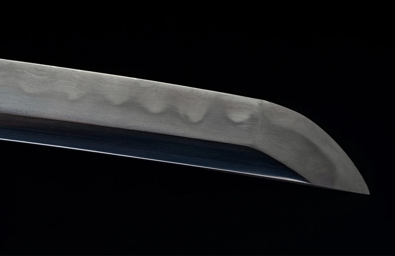 Amourer's Katana, 72.39 cm blade length, 27.94 cm handle length