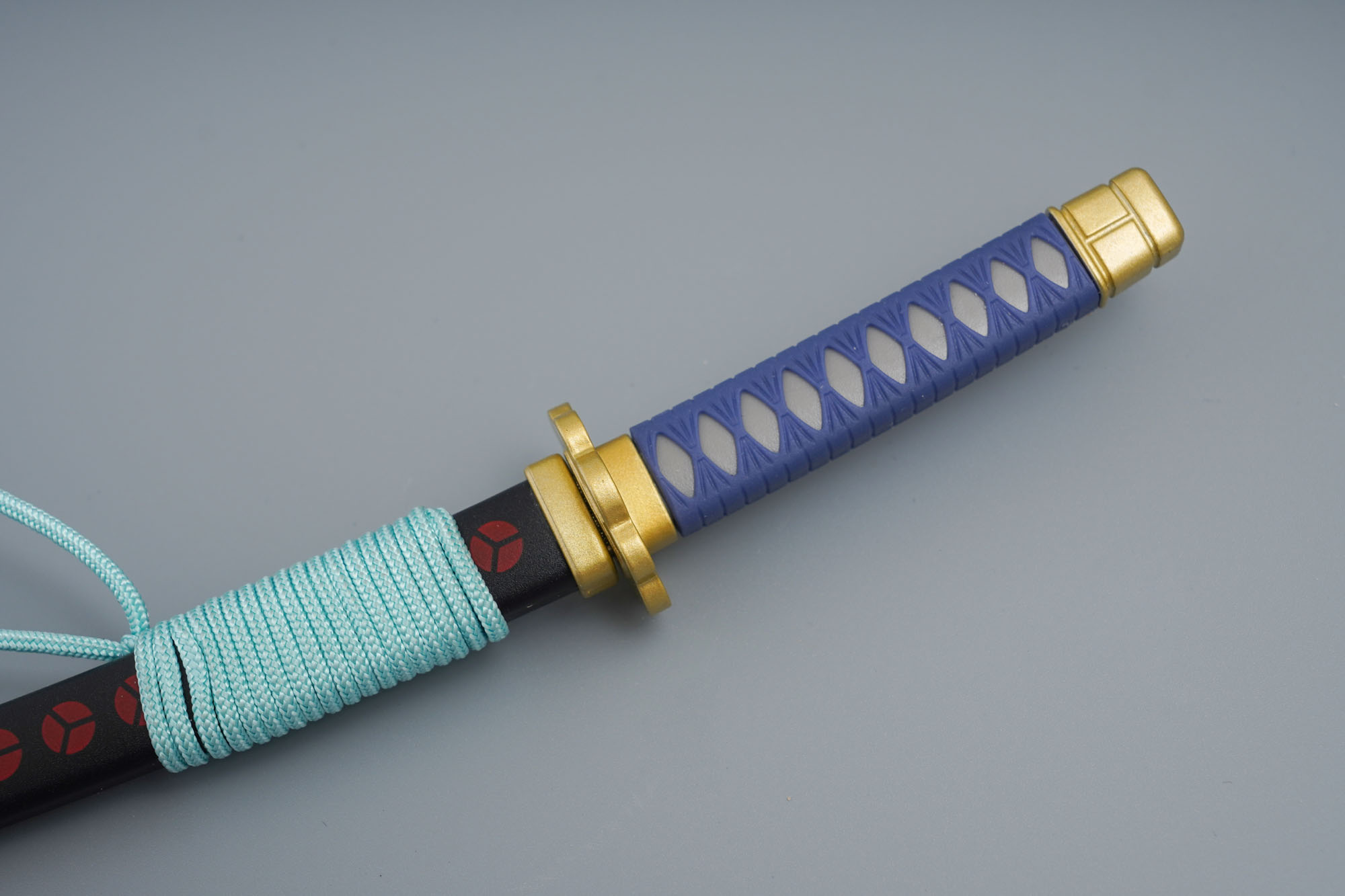 One Piece: Zoro's "Shuusui" Mini-Katana Brieföffner – Geschenk-Set in Holzbox