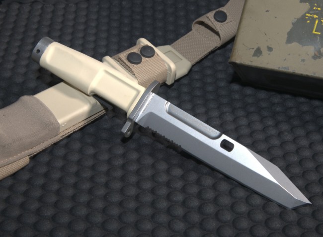 Fulcrum, Bayonet NFG Wüstenfarbe SW