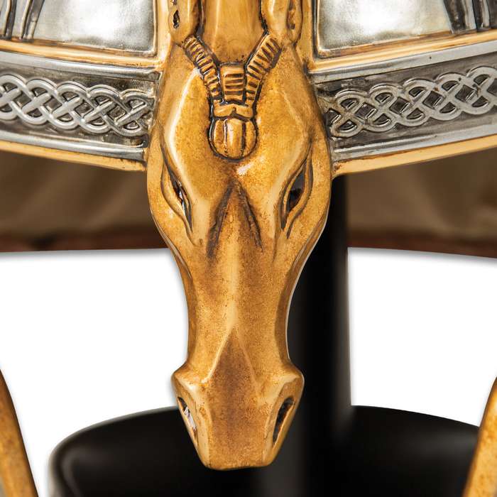 Herr der Ringe - Helm von Eomer mit Ständer Herr der Ringe - Helm von Eomer mit Ständer