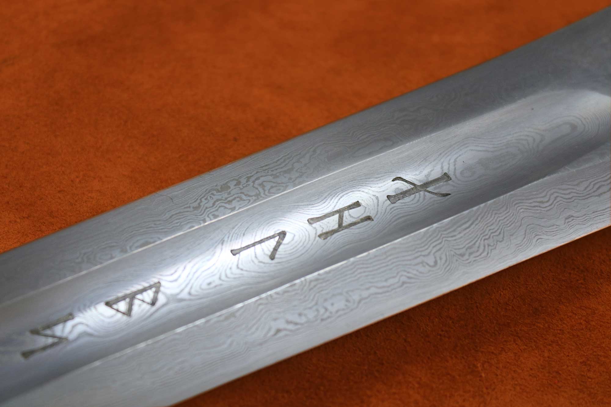 Eindride Schwert mit Klinge aus gefaltetem Stahl