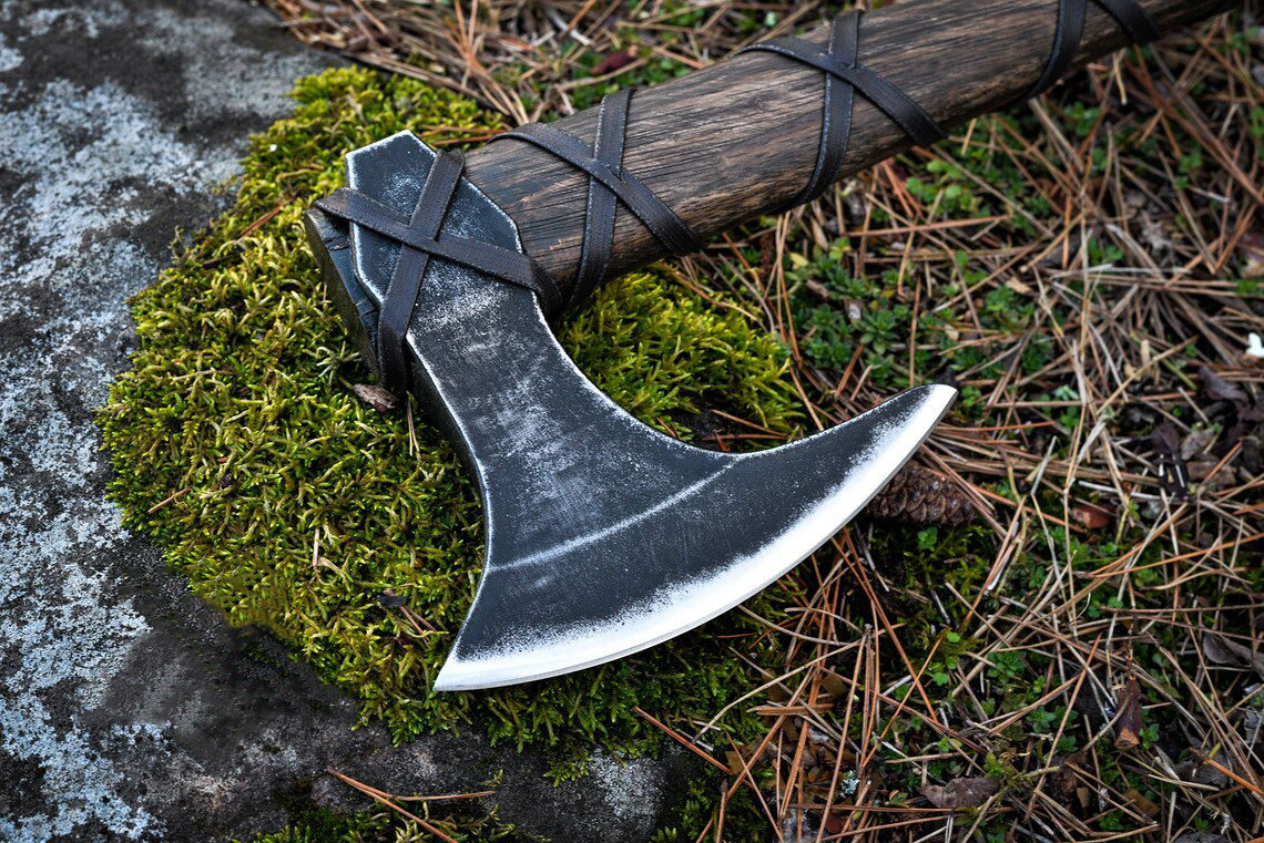 Vikings - Axt von Ragnar Lothbrok - Handgeschmiedet Vikings - Axt von Ragnar Lothbrok - Handgeschmiedet