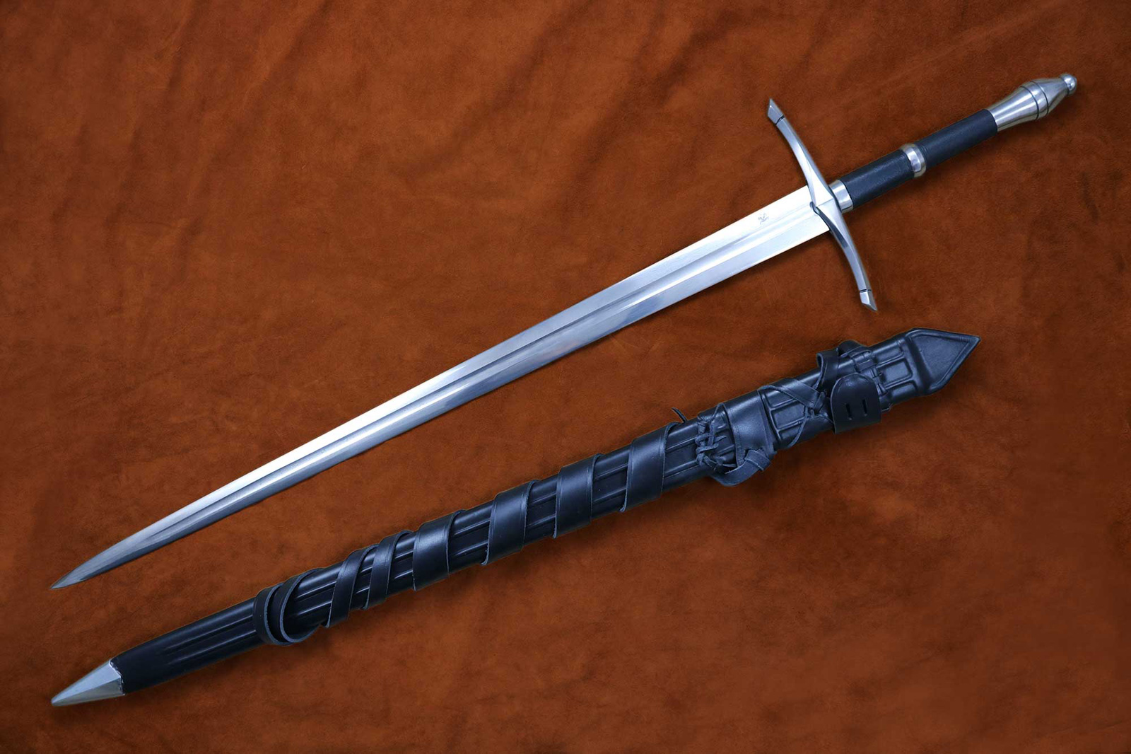 Waldläufer Schwert mit Klinge aus gefaltetem Stahl