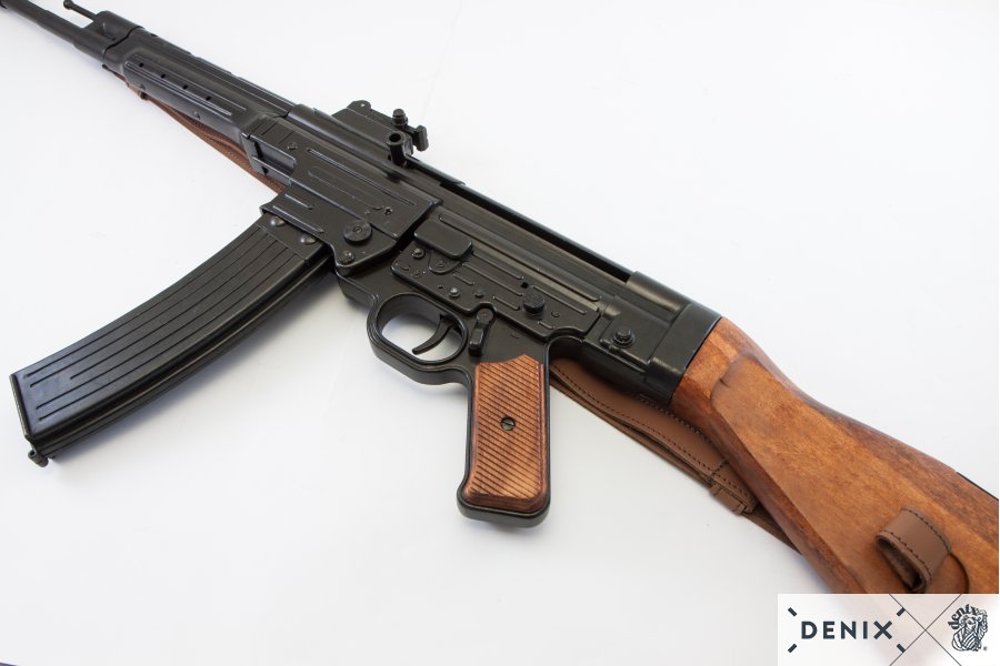 German MP 44 "Schmeisser" without belt made of metal, 9 mm, STG, 2nd WW, 1943