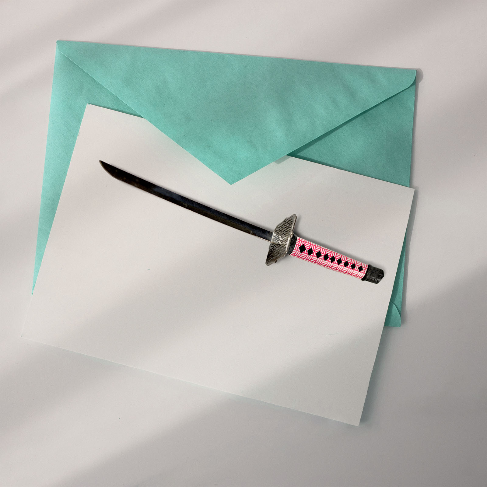 Katana mit Scheide und Ständer - Brieföffnerversion