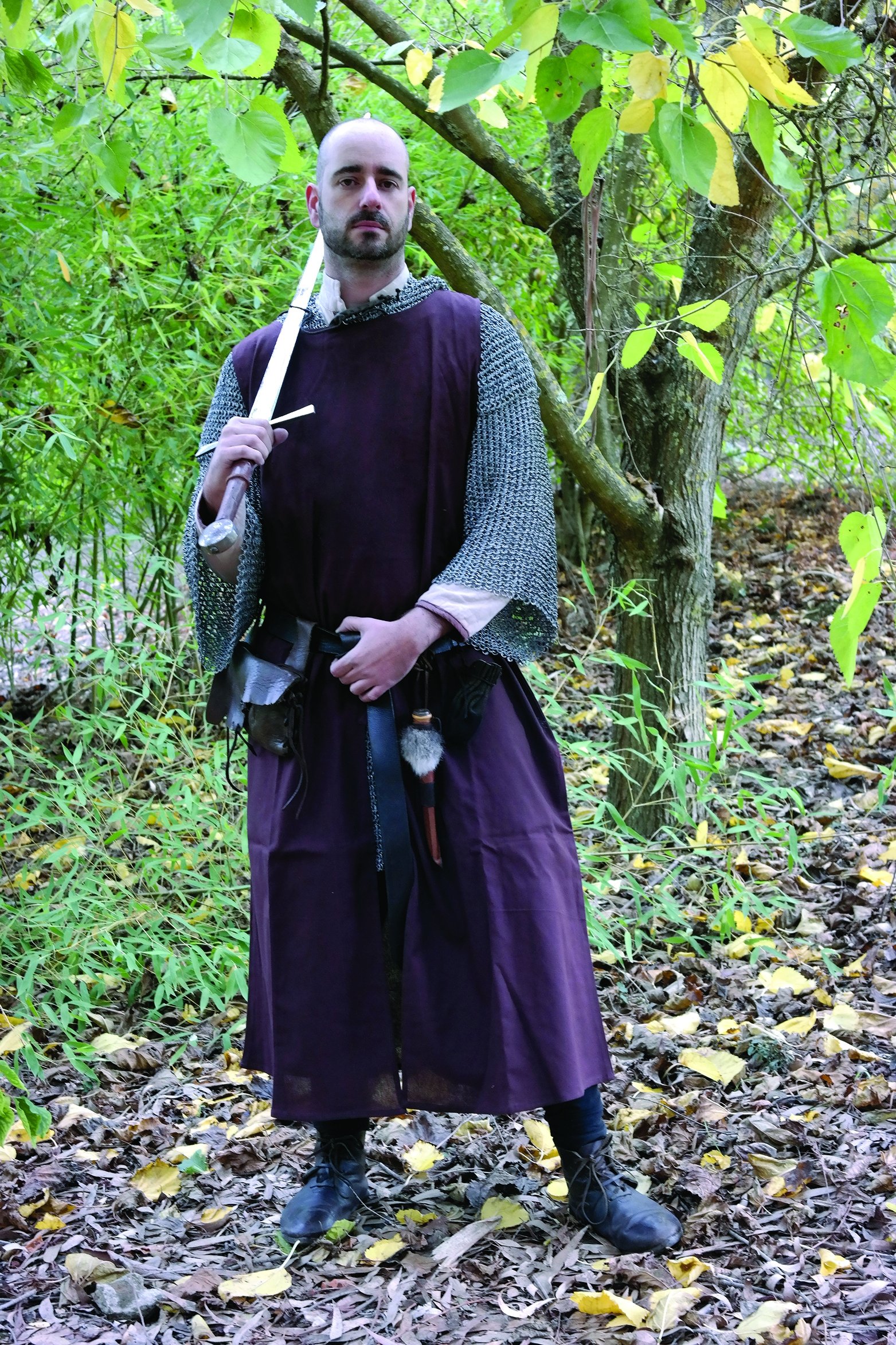 Long medieval tunic with slit - brown