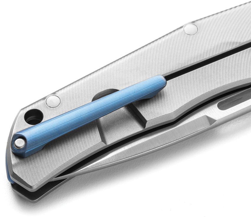 Q4ttro, gray titan handle