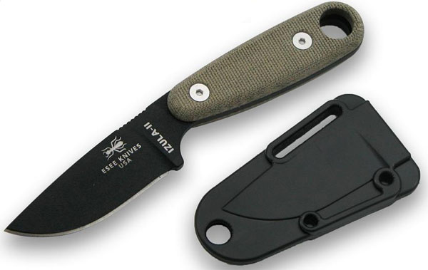 Esee Izula II Schwarz mit Ausrüstung