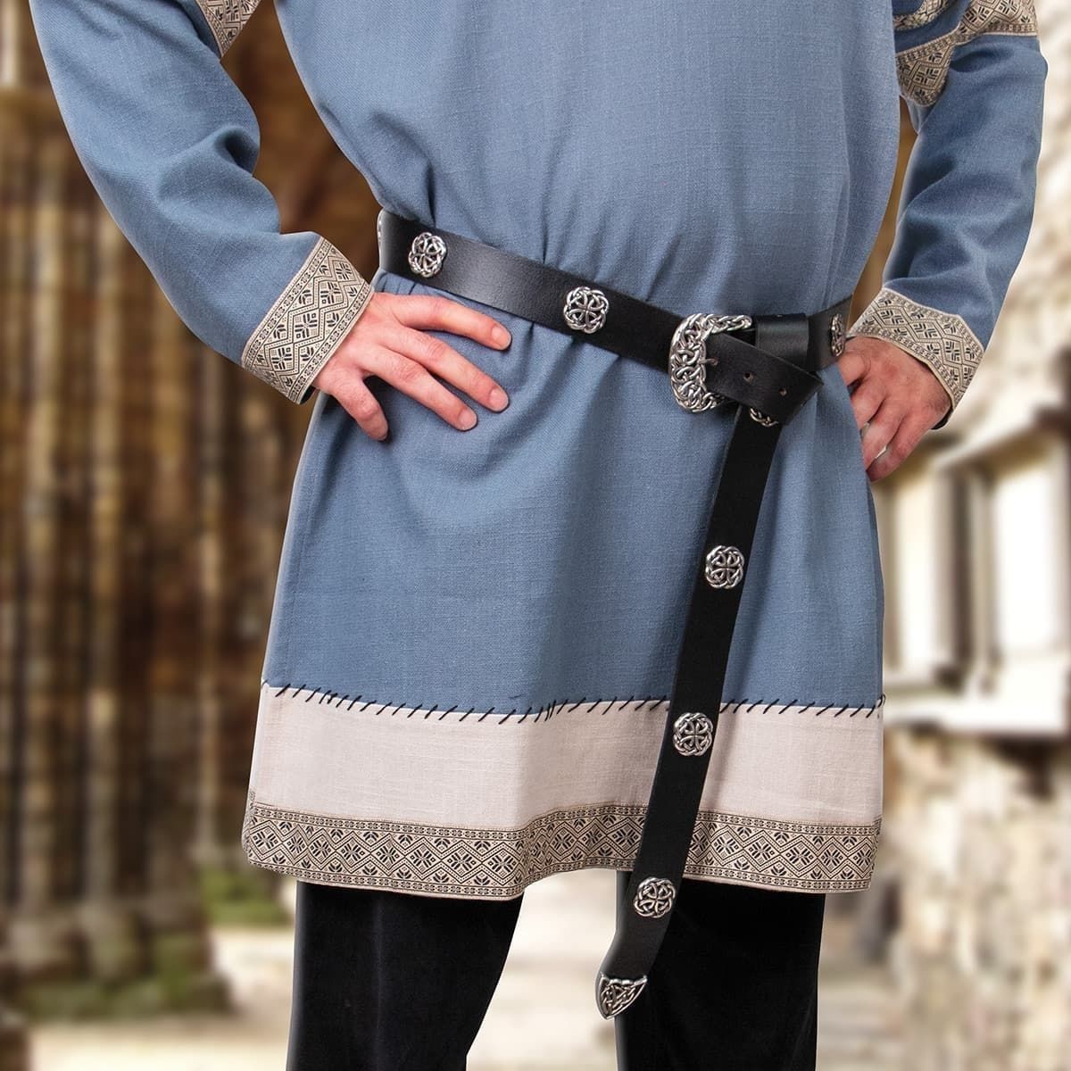 Nobler schwarzer Ledergürtel mit Conchos