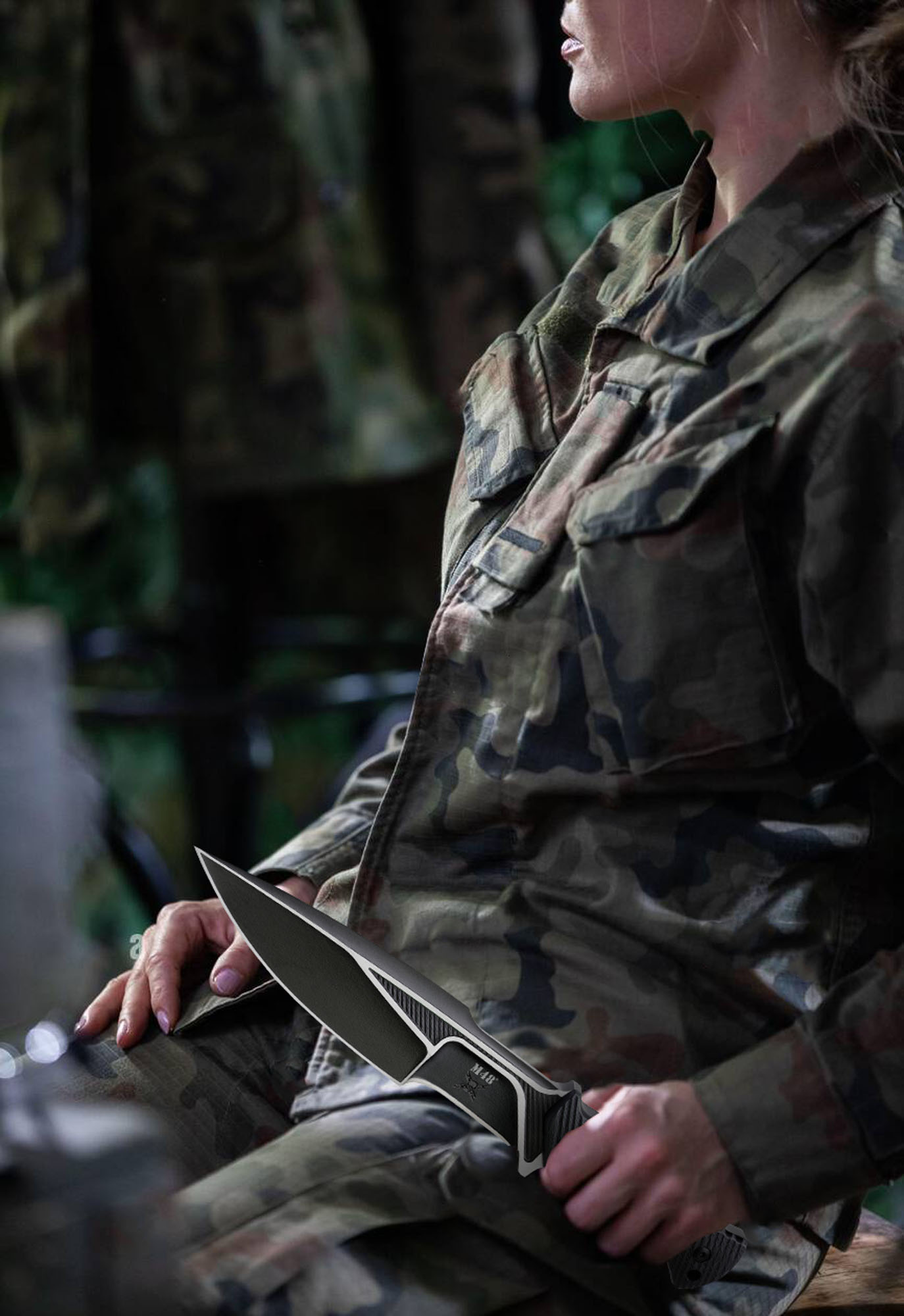 M48 Liberator Messer mit festgestellter Klinge und Scheide