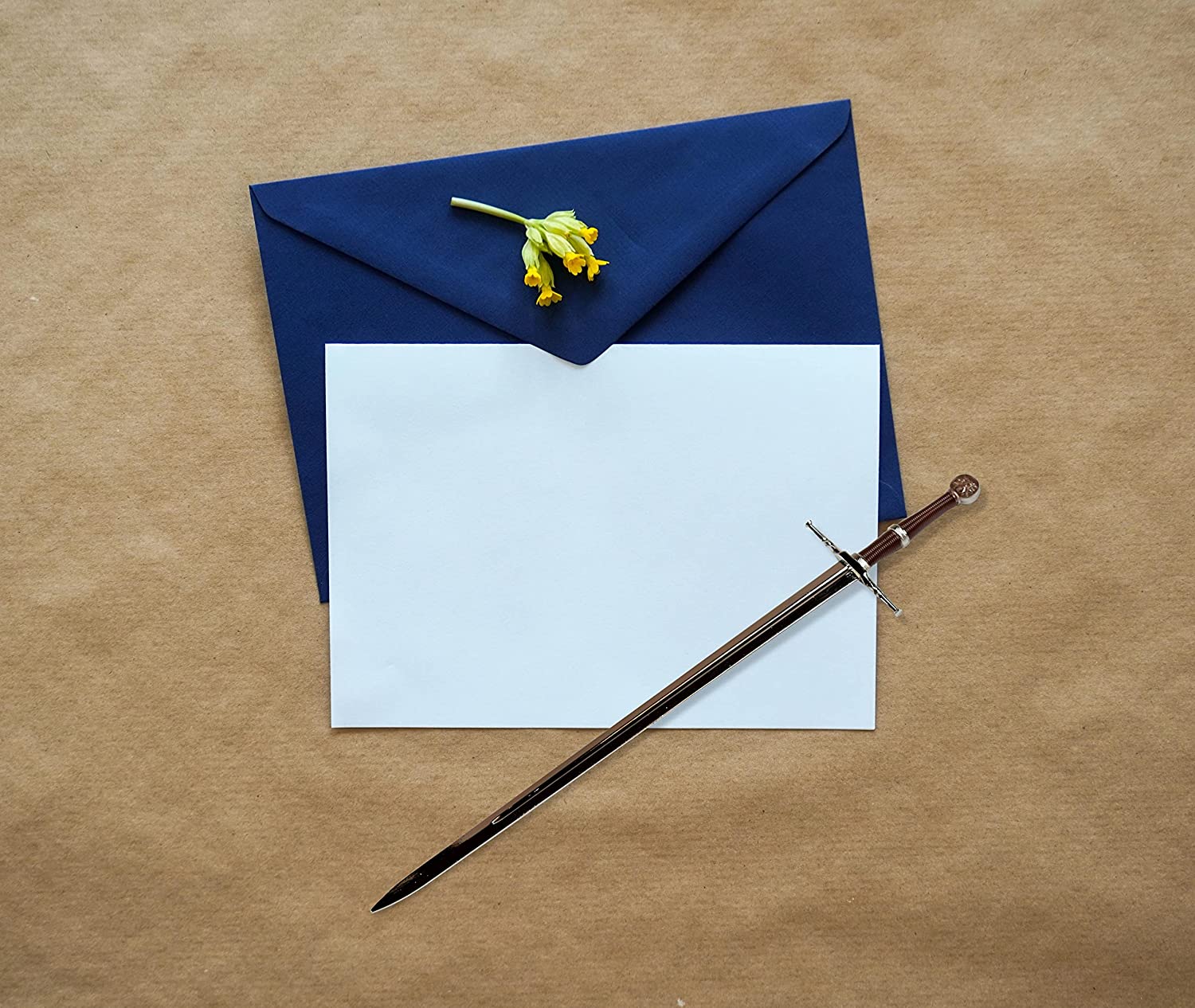 The Witcher - Geralt von Riva's Stahlschwert als Brieföffner mit Ritterständer