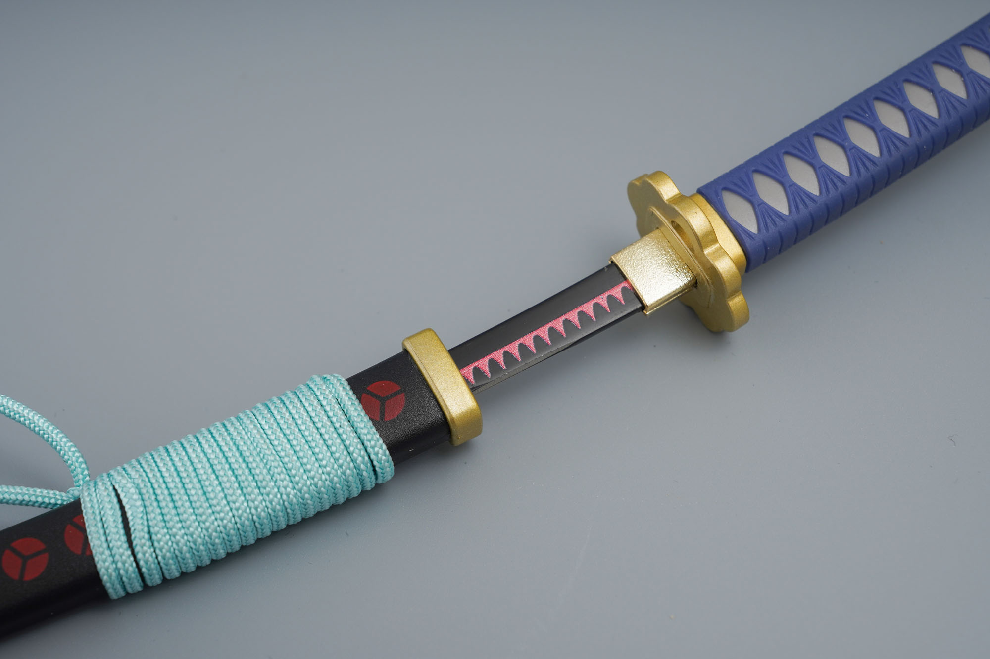 One Piece: Zoro's "Shuusui" Mini-Katana Brieföffner – Geschenk-Set in Holzbox