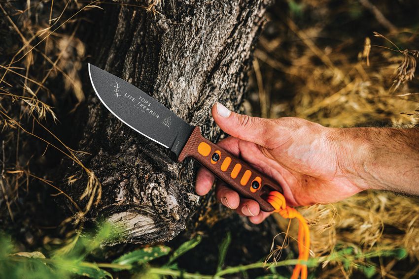 Lite Trekker, Griff aus hellbraunem Canvas-Micarta mit orangefarbenen Einlagen
