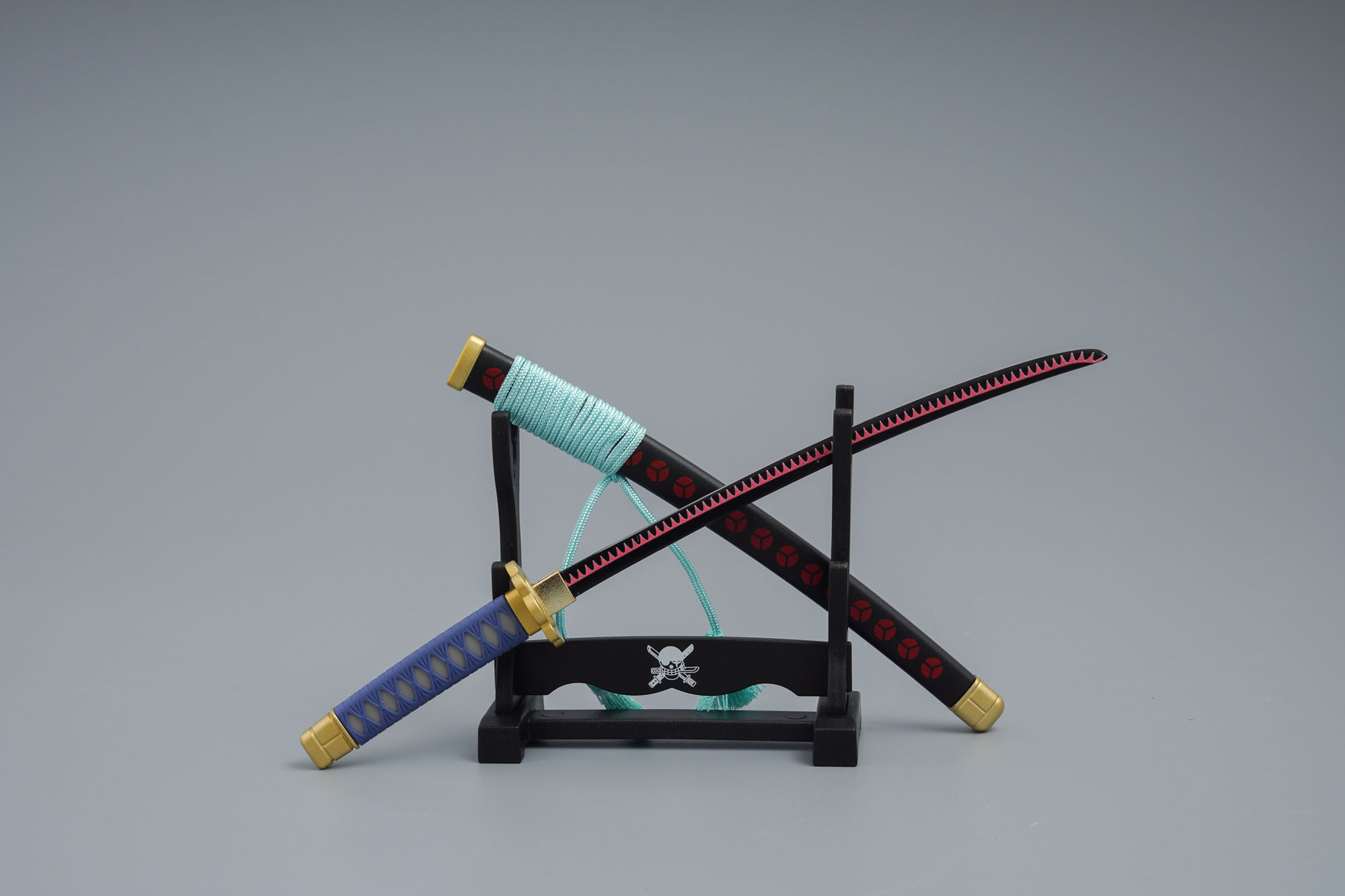 One Piece: Zoro's "Shuusui" Mini-Katana Brieföffner – Geschenk-Set in Holzbox