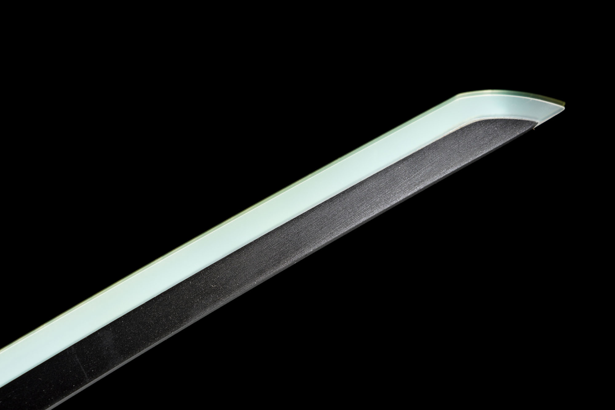 One Piece: Trafalgar Law's "Kikoku" – 1045 Karbonstahl Katana mit LED-Effekt