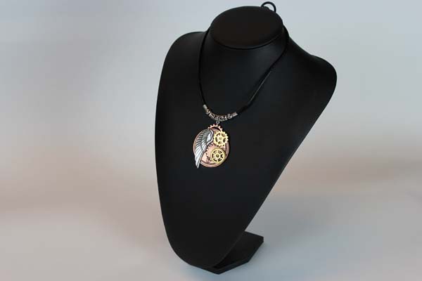 Steampunk Anhänger mit Kette - Flügel mit Zahnrädern