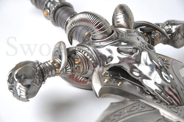 Warcraft - Frostmourne Schwert - Replik mit Wanddisplay Warcraft - Frostmourne Schwert - Replik mit Wanddisplay