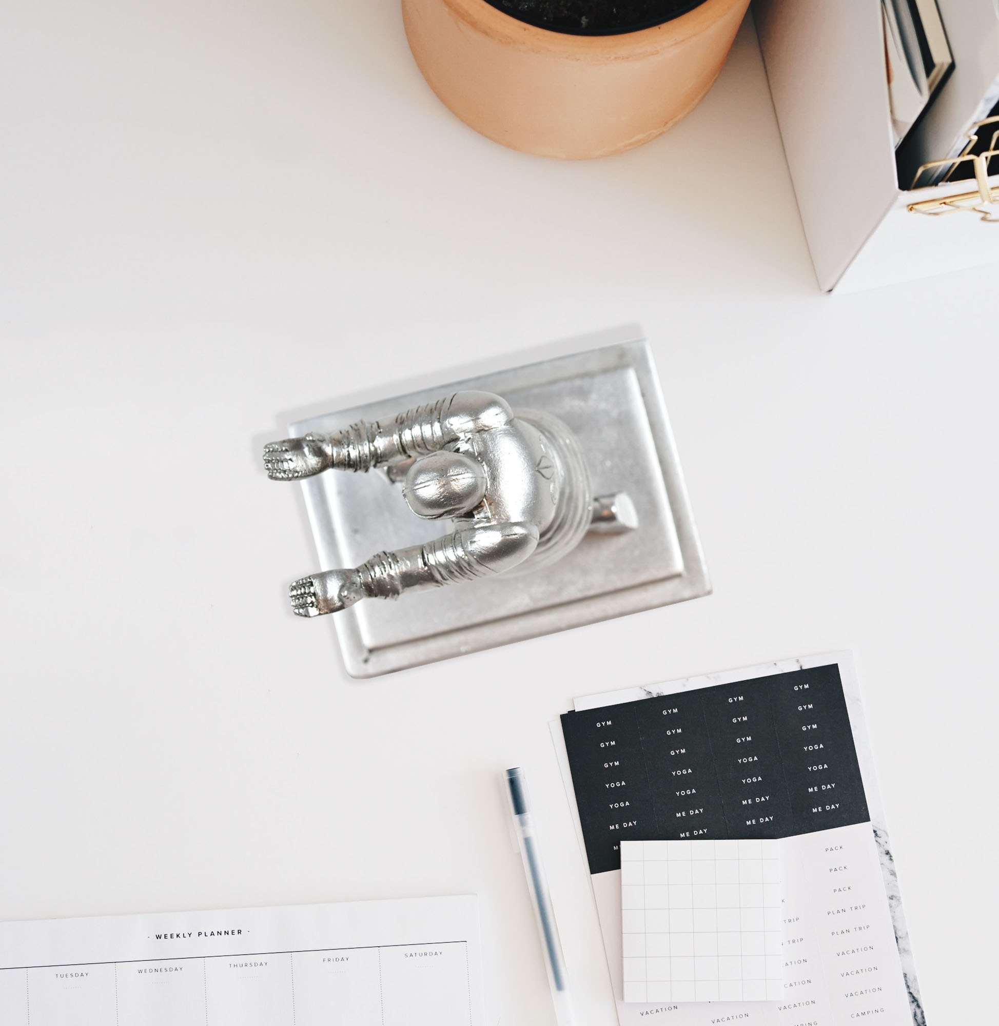 Knight figurine - holder for letter opener, kneeling medieval knight