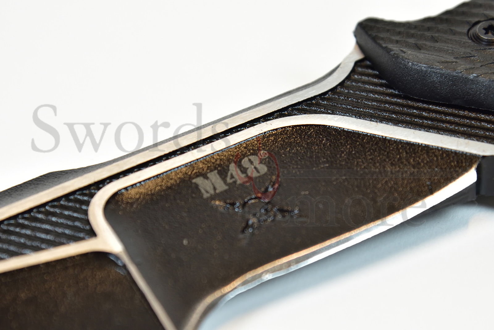 M48 Liberator Messer mit festgestellter Klinge und Scheide