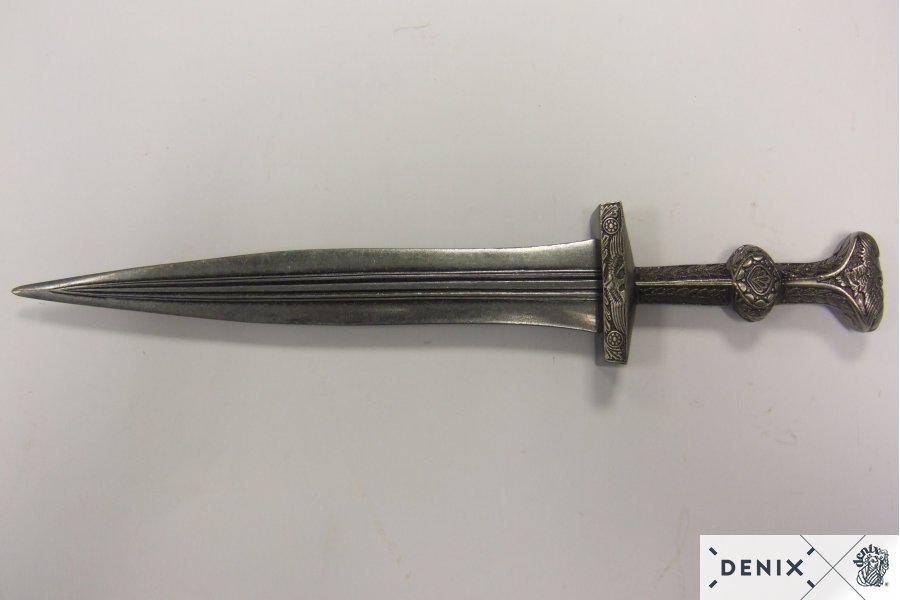 Roman dagger plated with scabbard