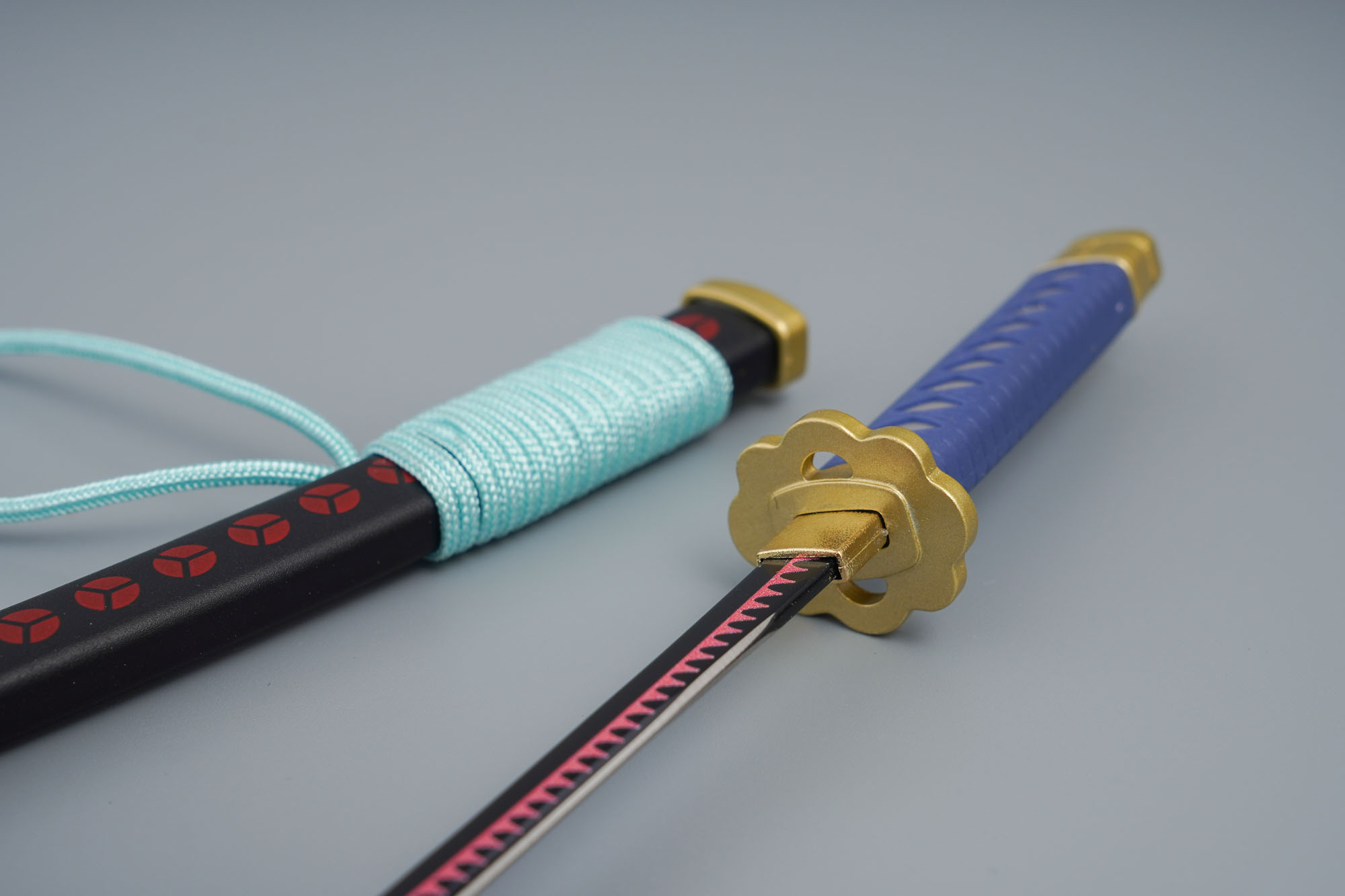One Piece: Zoro's "Shuusui" Mini-Katana Brieföffner – Geschenk-Set in Holzbox
