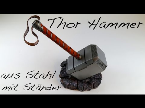 Thor Hammer aus Stahl mit Ständer